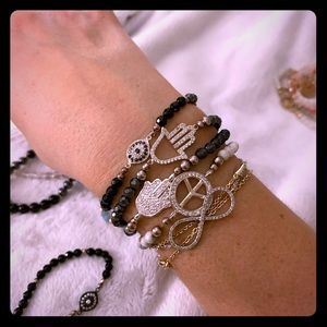 4 bracelets in grey black and white